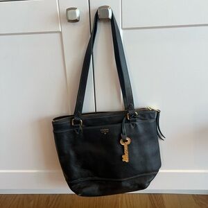 Fossil leather shoulder bag. Free gift with purchase!